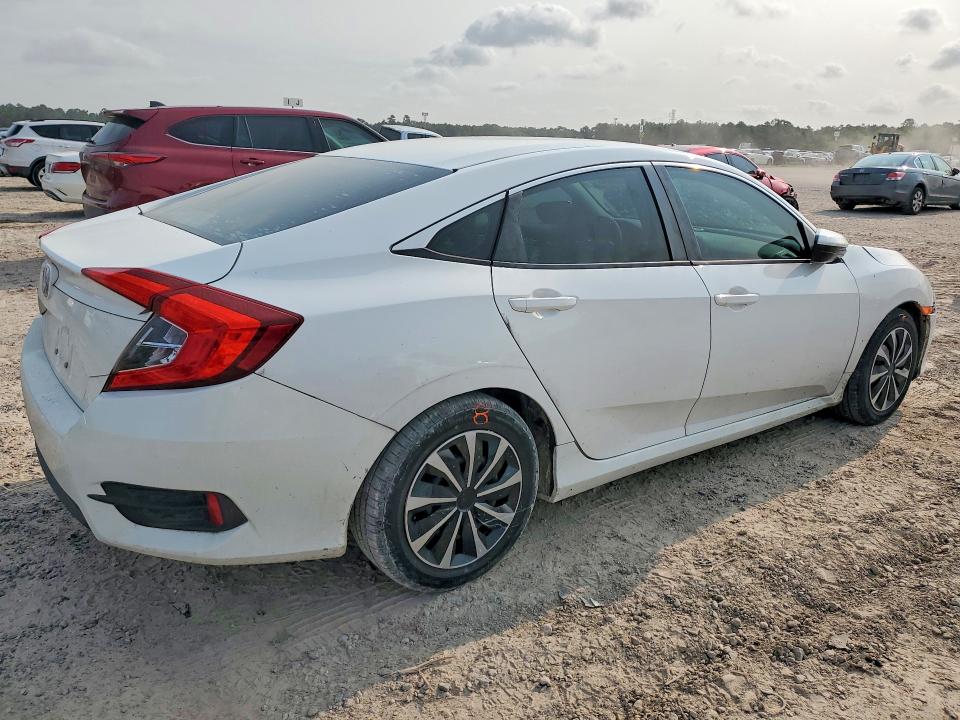 Photo 3 from auction – 2018 HONDA CIVIC with VIN 19XFC2F53JE012717