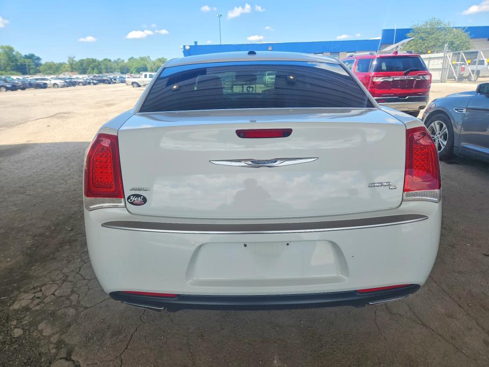 Photo 6 from auction – 2015 CHRYSLER 300C with VIN 2C3CCASG8FH792900
