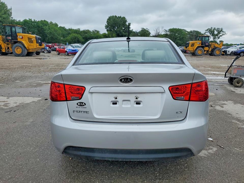 Photo 6 from auction – 2011 KIA FORTE with VIN KNAFU4A21B5414154