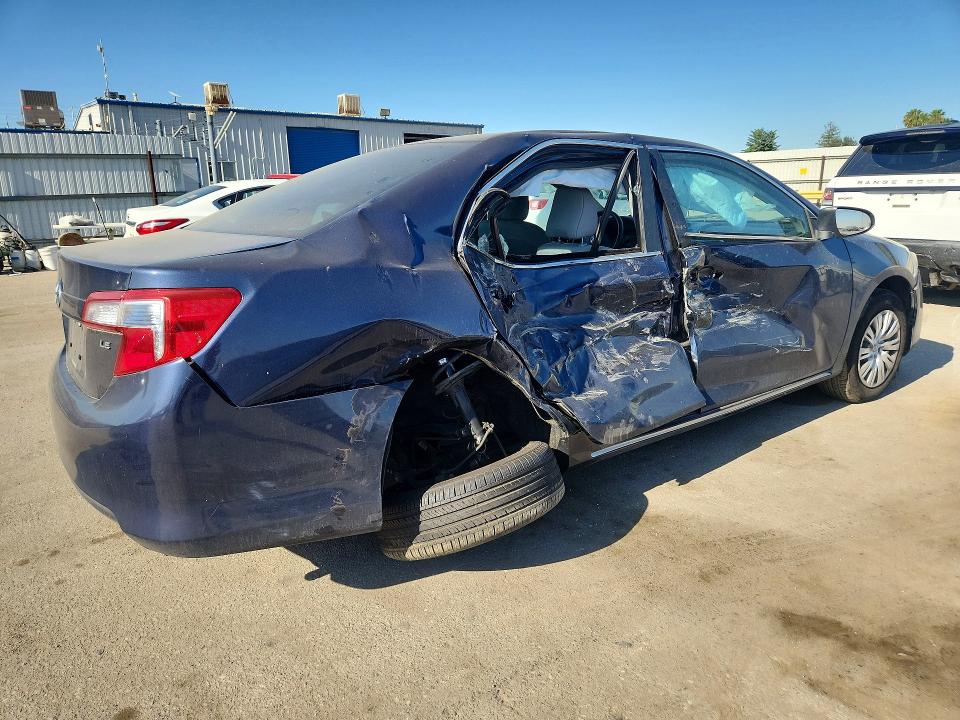 Photo 3 from auction – 2014 TOYOTA CAMRY with VIN 4T1BF1FKXEU852373