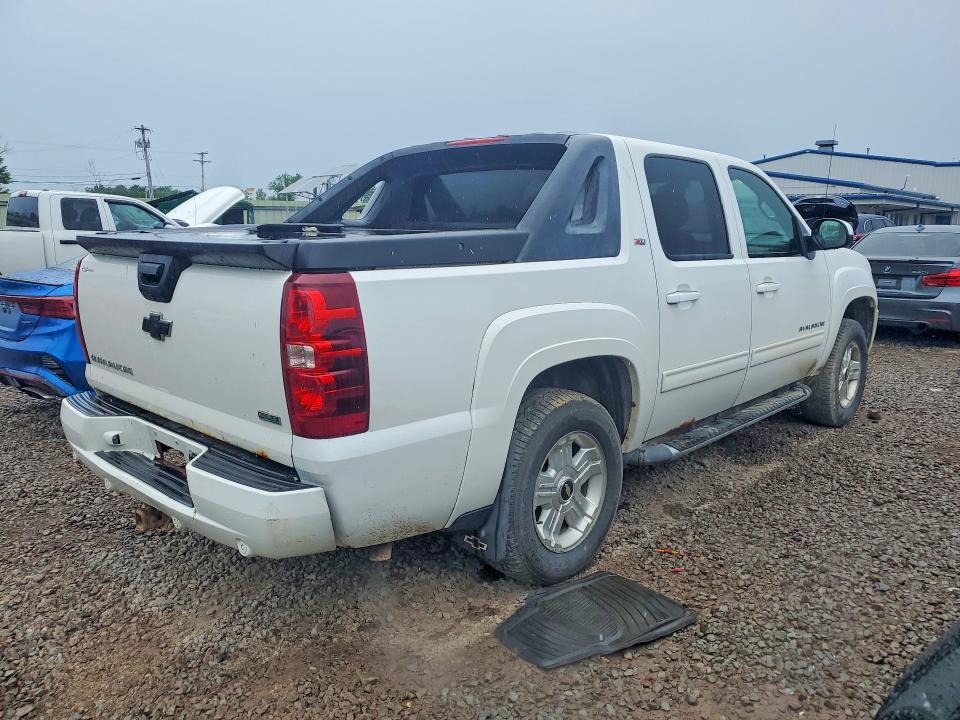 Photo 3 from auction – 2010 CHEVROLET AVALANCHE with VIN 3GNVKFE08AG238677
