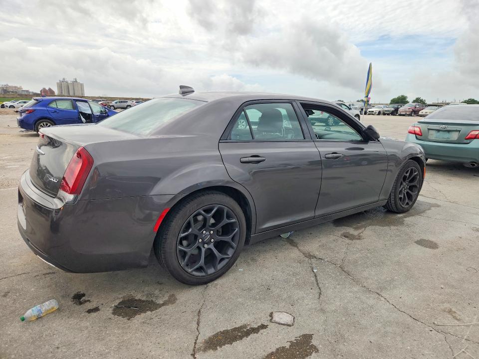 Photo 3 from auction – 2019 CHRYSLER 300 with VIN 2C3CCAAG6KH589869