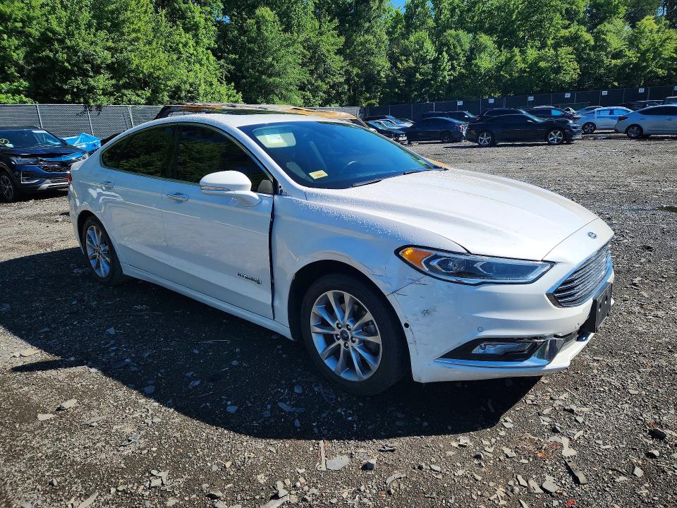 Photo 4 from auction – 2017 FORD FUSION with VIN 3FA6P0LU2HR393425