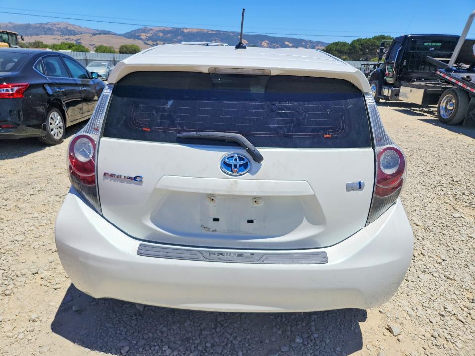 Photo 6 from auction – 2013 TOYOTA PRIUS C with VIN JTDKDTB38D1043894