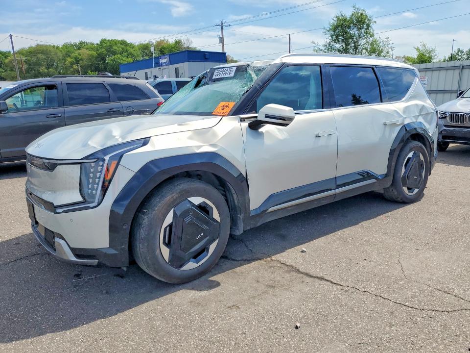 KIA EV9 2026 مع رقم تعريف المركبة 5XYADFS5XTG004835 - صورة من المزاد