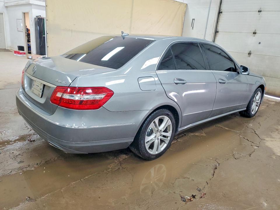 Photo 3 from auction – 2010 MERCEDES-BENZ E with VIN WDDHF9AB2AA171646