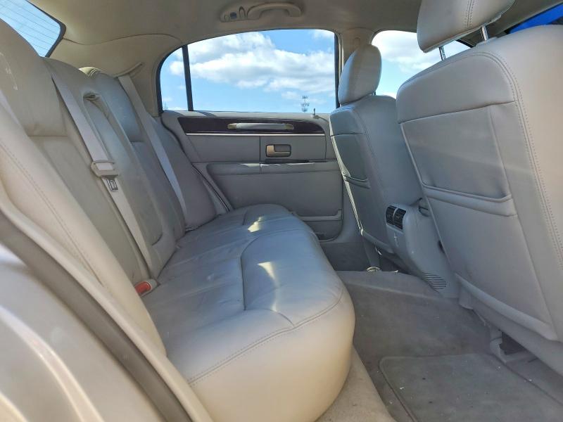 Photo 10 from auction – 2010 LINCOLN TOWN CAR with VIN 2LNBL8CV0AX752706