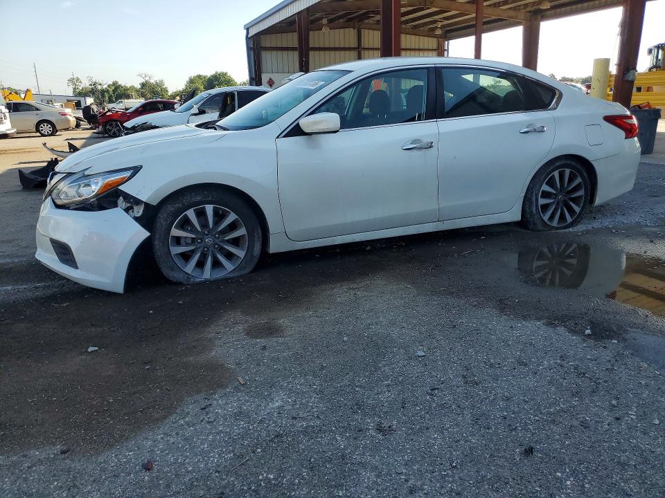 NISSAN ALTIMA 2017 with VIN 1N4AL3AP8HC138233 - Photo from auction