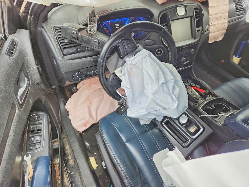 Photo 8 from auction – 2016 CHRYSLER 300 with VIN 2C3CCAGGXGH136093