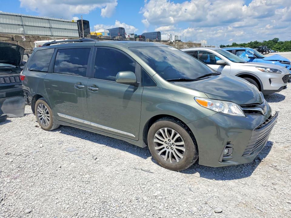 Photo 4 from auction – 2018 TOYOTA SIENNA with VIN 5TDYZ3DC8JS928992