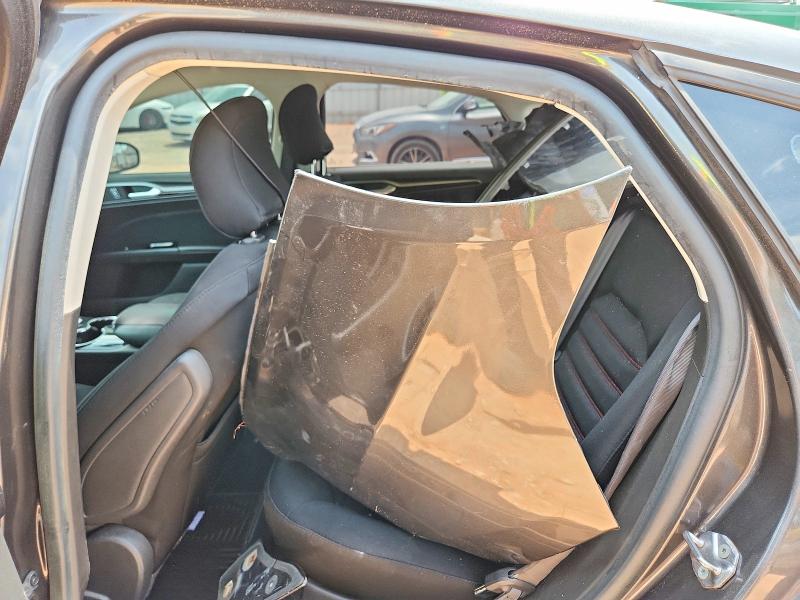 Photo 10 from auction – 2016 FORD FUSION with VIN 3FA6P0LU1GR195076