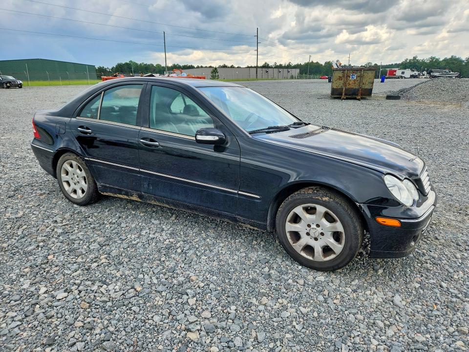 Photo 4 from auction – 2005 MERCEDES-BENZ C with VIN WDBRF61J65A724744