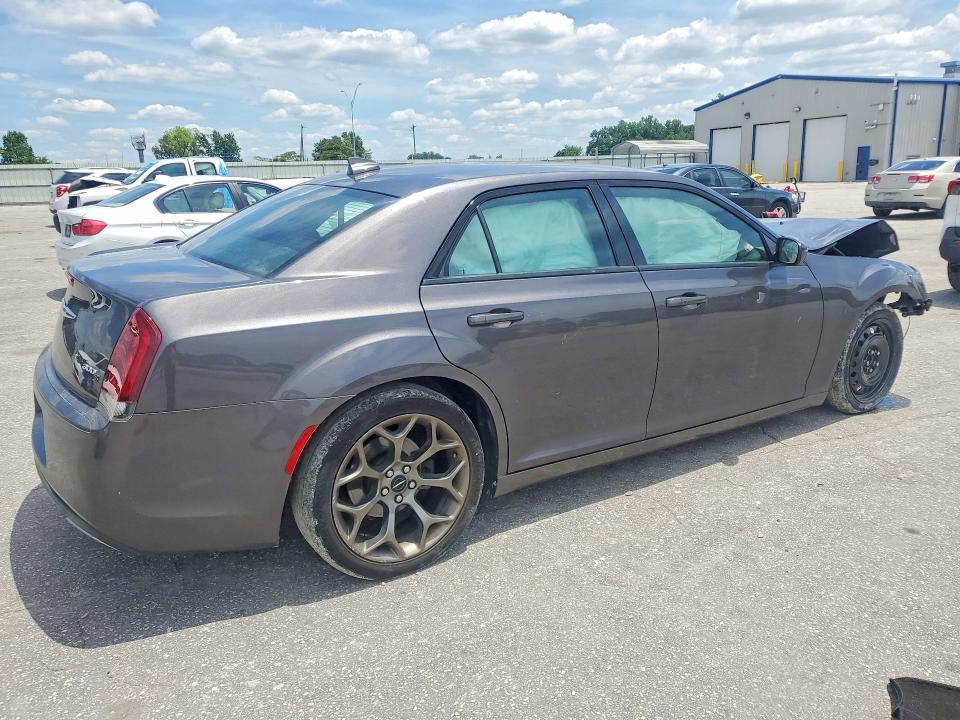 Photo 3 from auction – 2015 CHRYSLER 300 with VIN 2C3CCABG3FH921612