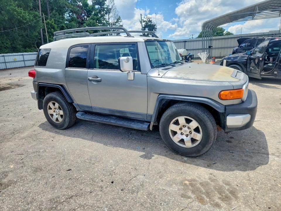 Photo 4 from auction – 2010 TOYOTA FJ CRUISER with VIN JTEZU4BF4AK008656