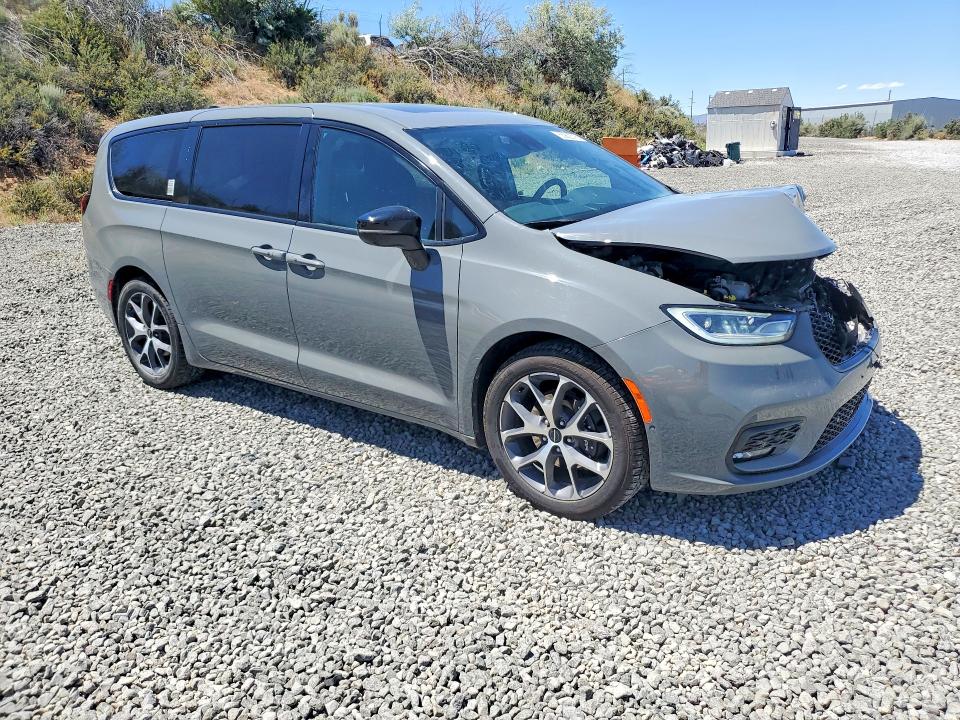 Photo 4 from auction – 2023 CHRYSLER PACIFICA with VIN 2C4RC1S79PR562817