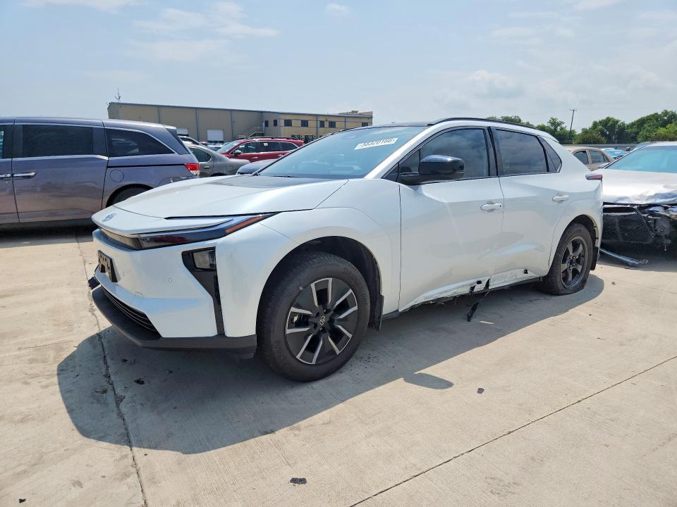 TOYOTA BZ 2026 مع رقم تعريف المركبة JTMBCAEB4TA007208 - صورة من المزاد