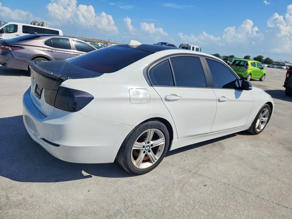 Photo 3 from auction – 2015 BMW 320 with VIN WBA3B1C55FP830975