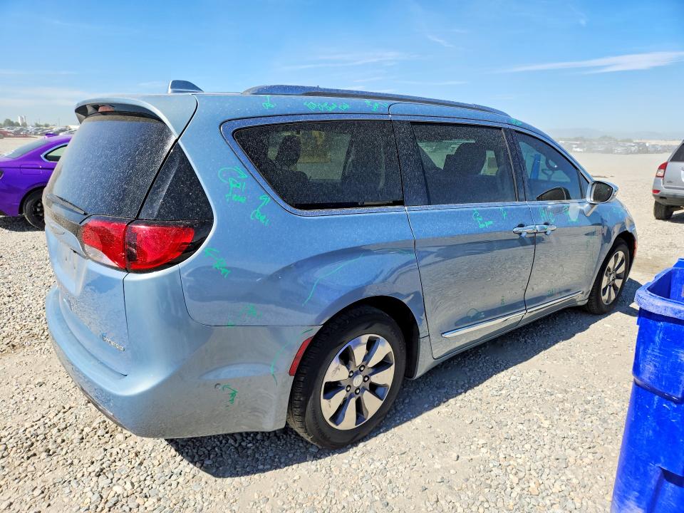 Photo 3 from auction – 2017 CHRYSLER PACIFICA with VIN 2C4RC1N77HR739961