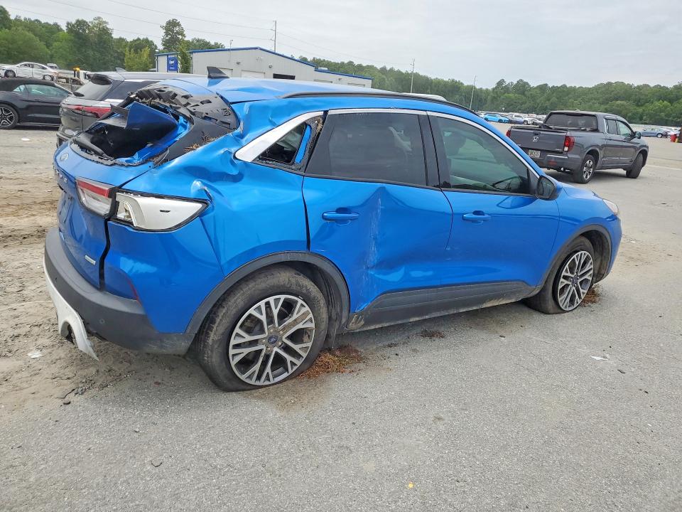 Photo 3 from auction – 2020 FORD ESCAPE with VIN 1FMCU0H69LUA06737