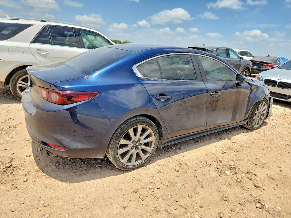 Foto 3 de la subasta – 2022 MAZDA 3 con VIN 3MZBPABL0NM315321