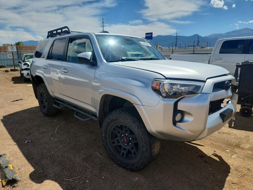 Photo 4 from auction – 2018 TOYOTA 4RUNNER with VIN JTEBU5JR4J5522864