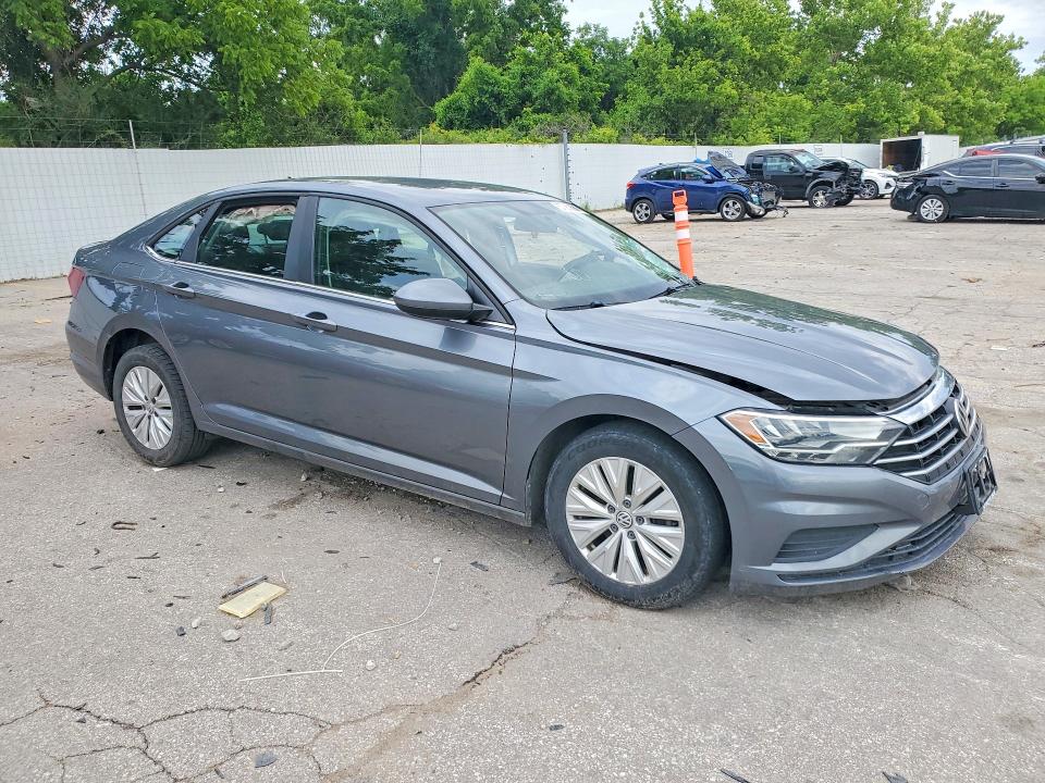 Photo 4 from auction – 2019 VOLKSWAGEN JETTA with VIN 3VWC57BU4KM069990