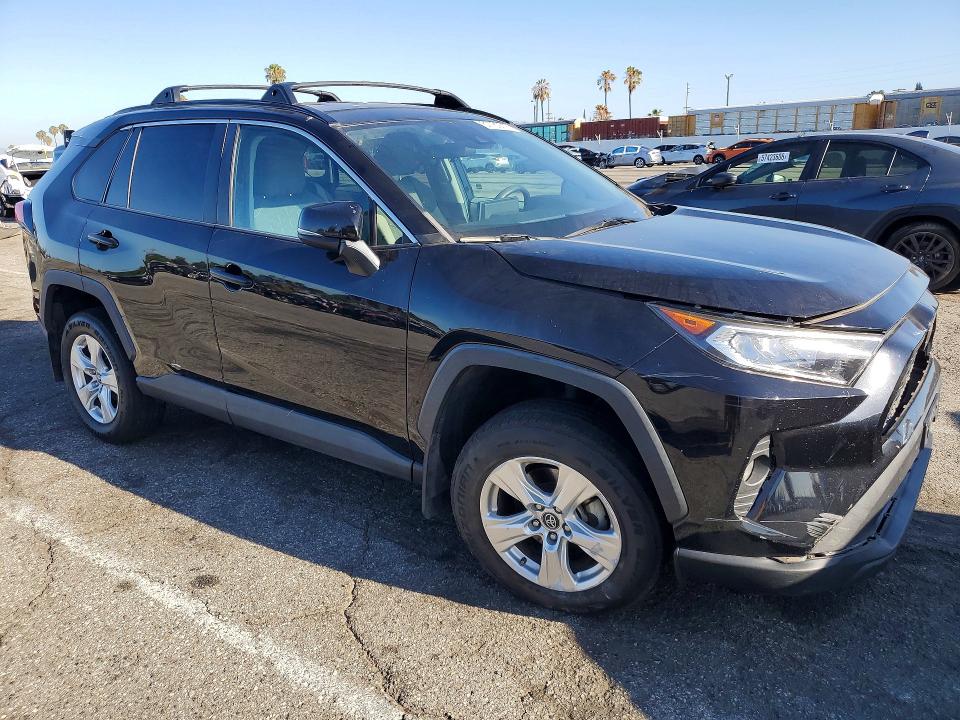 Photo 4 from auction – 2020 TOYOTA RAV4 with VIN 2T3W1RFV8LW065872