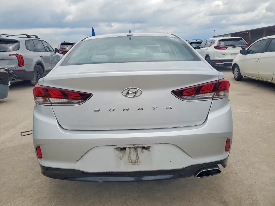Photo 6 from auction – 2018 HYUNDAI SONATA with VIN 5NPE34AF9JH674241