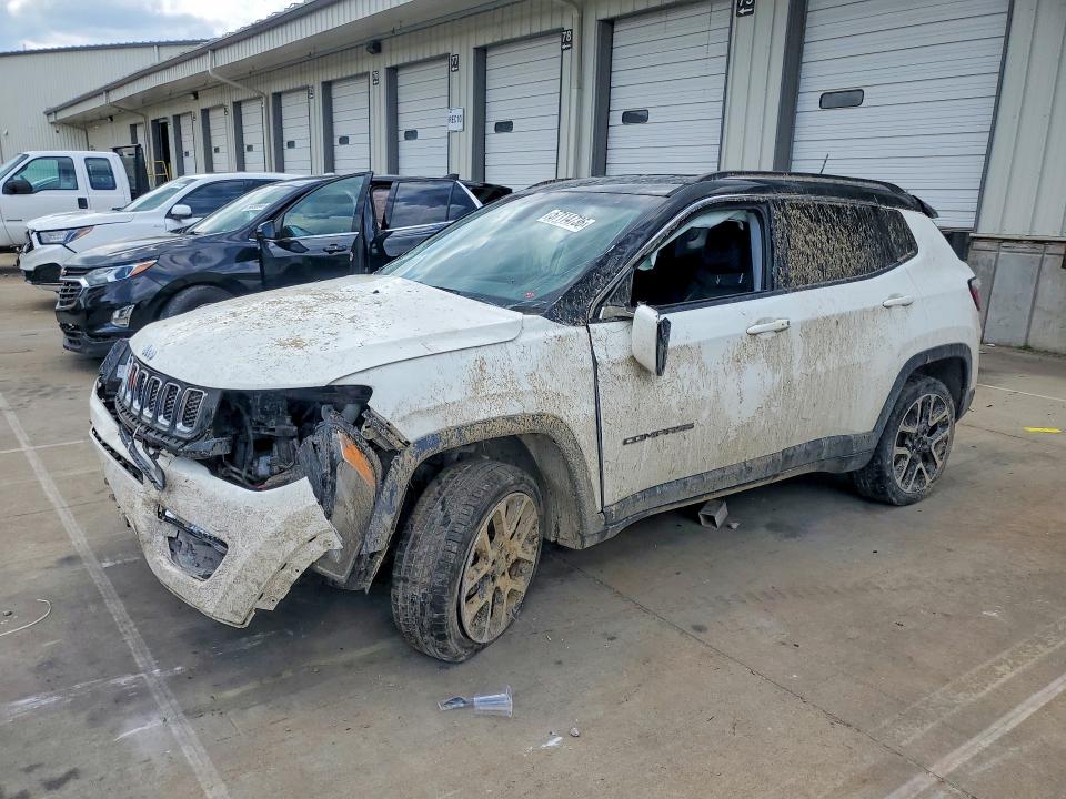 JEEP COMPASS 2018 with VIN 3C4NJDCB1JT290518 - Photo from auction