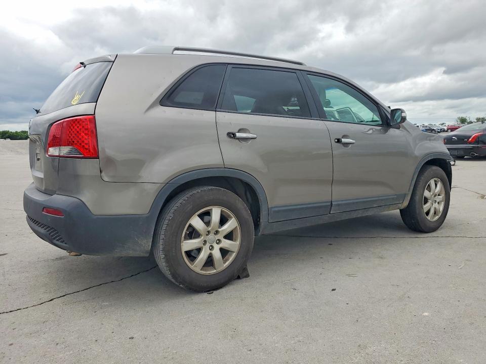 Photo 3 from auction – 2013 KIA SORENTO with VIN 5XYKT3A60DG407417