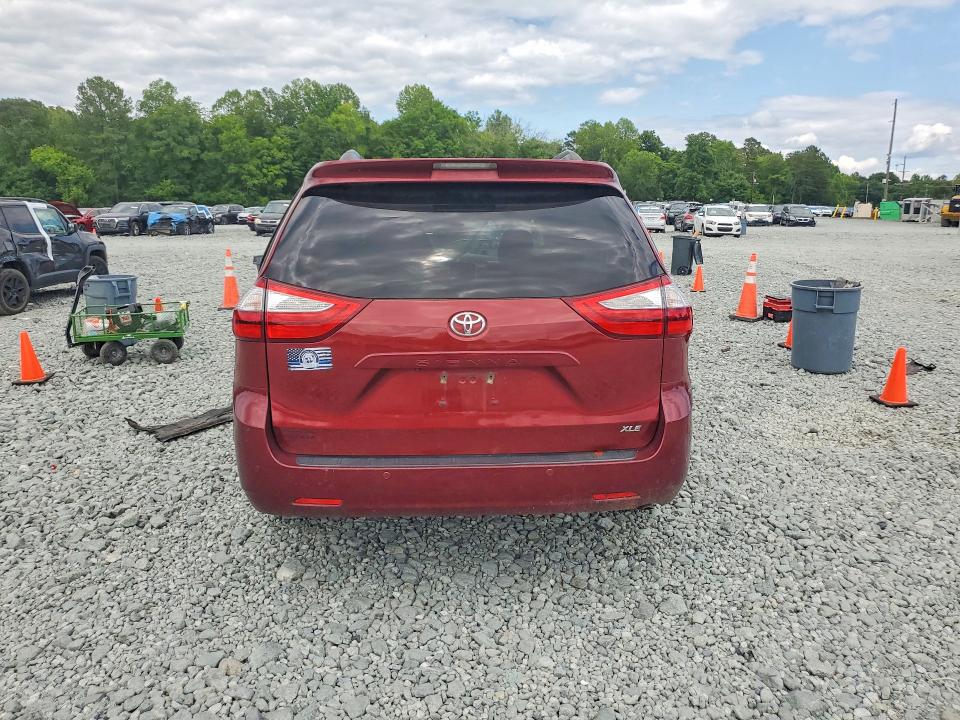 Photo 6 from auction – 2017 TOYOTA SIENNA with VIN 5TDYZ3DCXHS770763