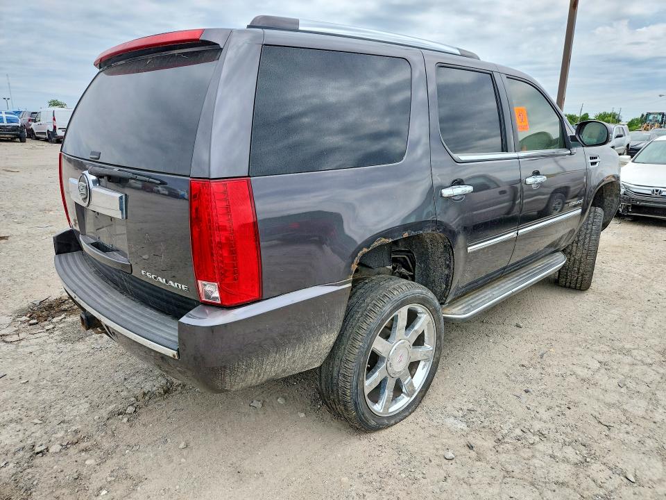 Photo 3 from auction – 2010 CADILLAC ESCALADE with VIN 1GYUKBEF0AR152615