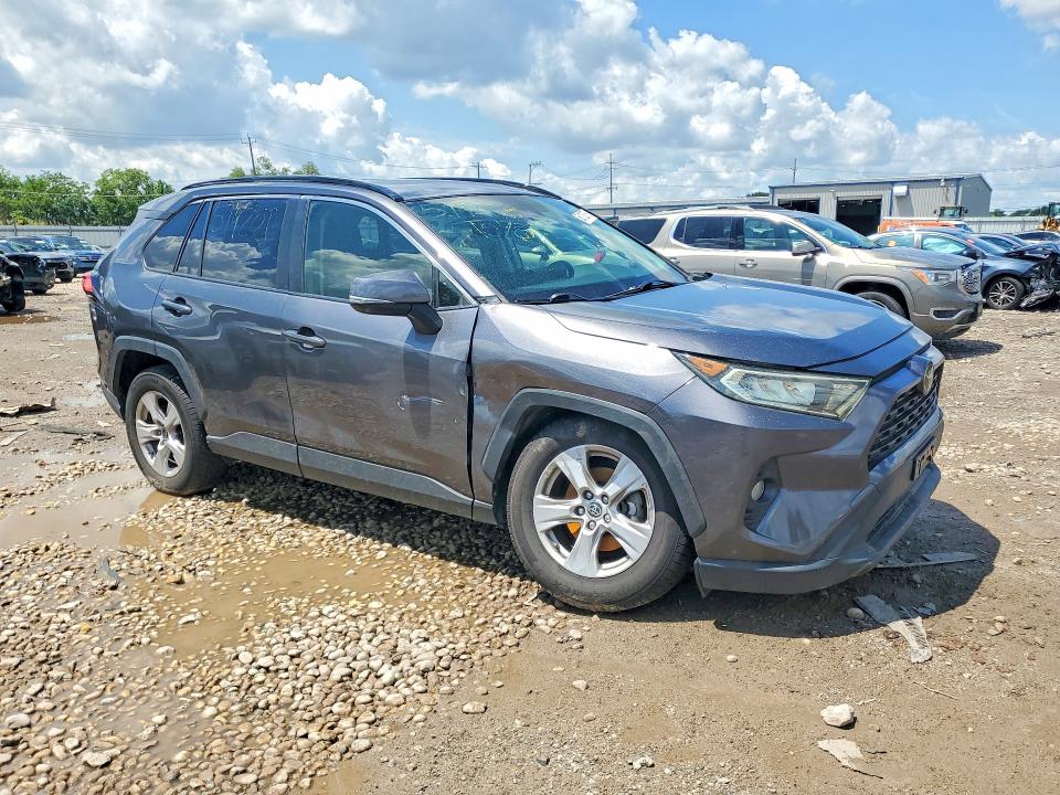 Фото 4 с аукциона – 2019 TOYOTA RAV4 с VIN JTMP1RFV3KJ005743
