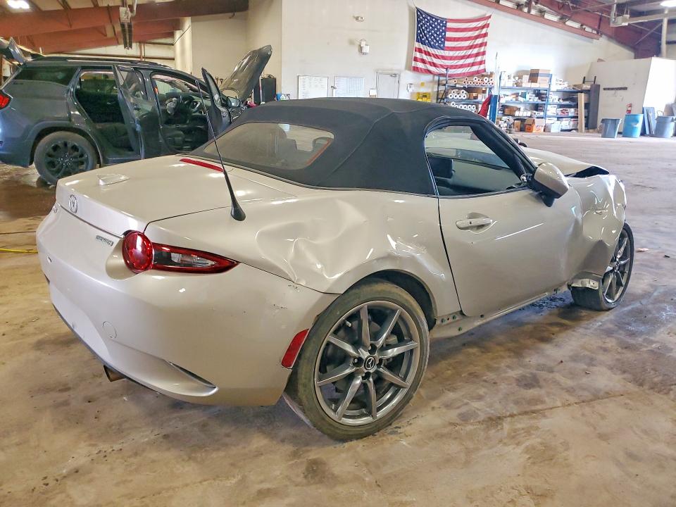 Photo 3 from auction – 2023 MAZDA MX-5 MIATA with VIN JM1NDAD73P0551900