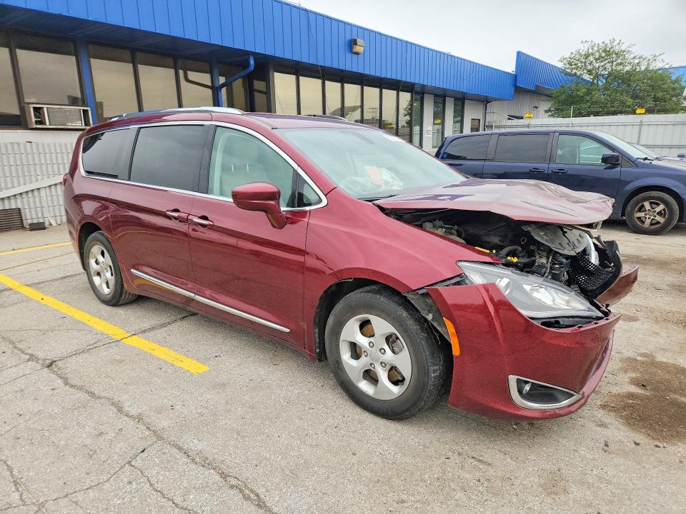 Photo 4 from auction – 2017 CHRYSLER PACIFICA with VIN 2C4RC1EG1HR628354