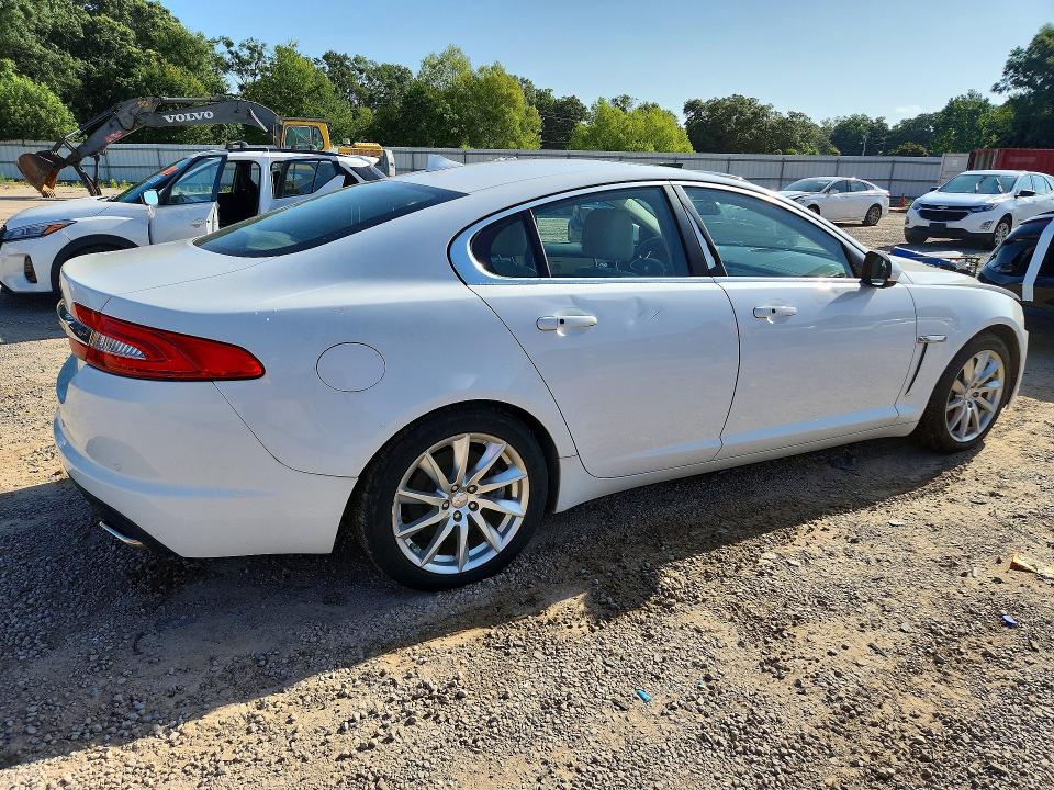 Photo 3 from auction – 2015 JAGUAR XF with VIN SAJWA0FS2FPU68426
