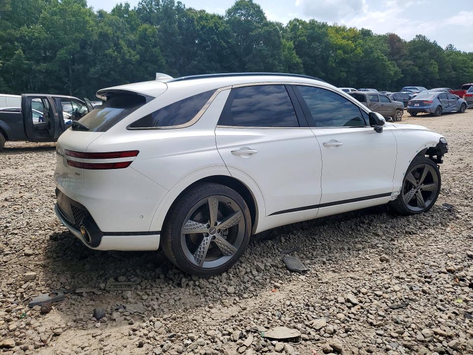 Photo 3 from auction – 2022 GENESIS GV70 with VIN KMUMADTB8NU036812