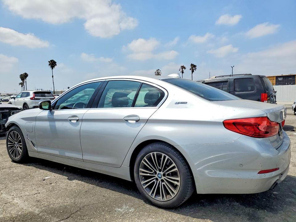 Photo 2 from auction – 2019 BMW 530XE with VIN WBAJB1C56KB376248