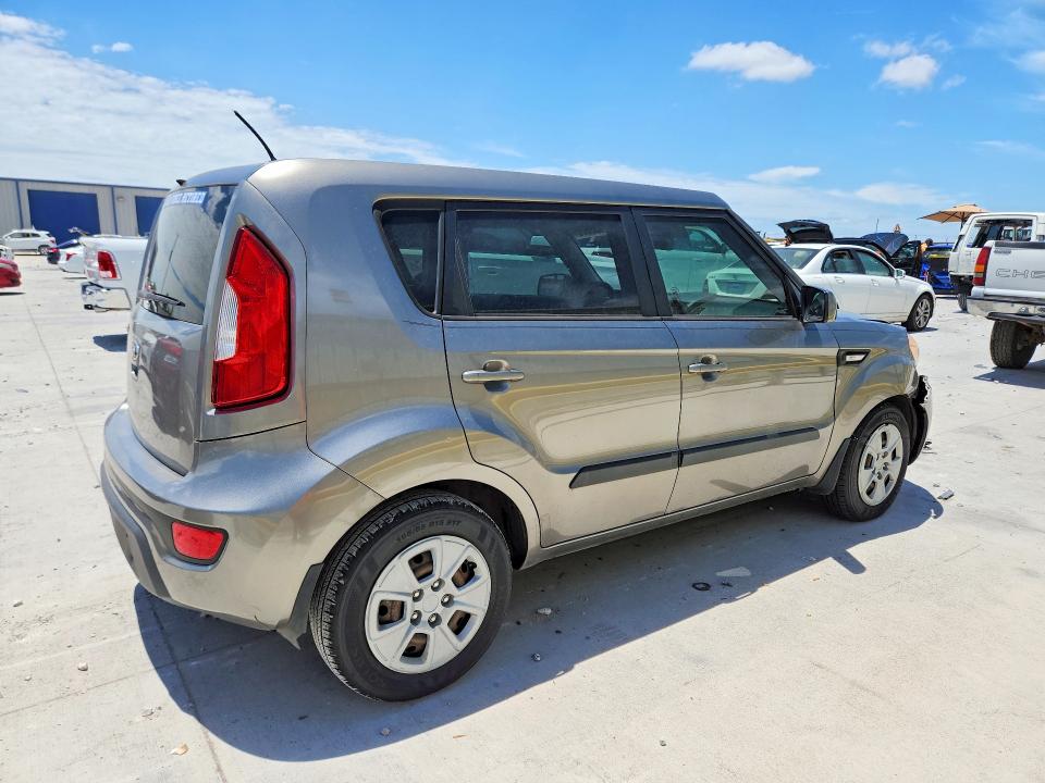 Photo 3 from auction – 2013 KIA SOUL with VIN KNDJT2A51D7607040