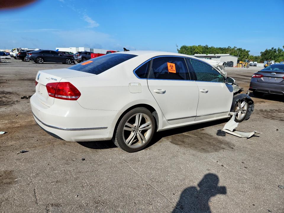 Photo 3 from auction – 2015 VOLKSWAGEN PASSAT with VIN 1VWCV7A34FC096977