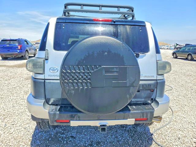 Photo 6 from auction – 2007 TOYOTA FJ CRUISER with VIN JTEBU11F270042455