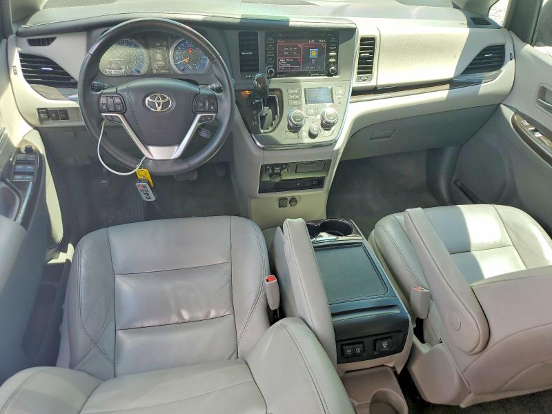Photo 8 from auction – 2018 TOYOTA SIENNA with VIN 5TDYZ3DC8JS928992