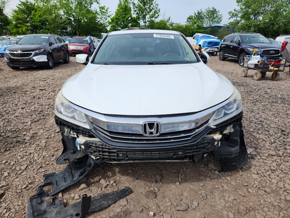 Photo 5 from auction – 2017 HONDA ACCORD with VIN 1HGCR2F32HA052155