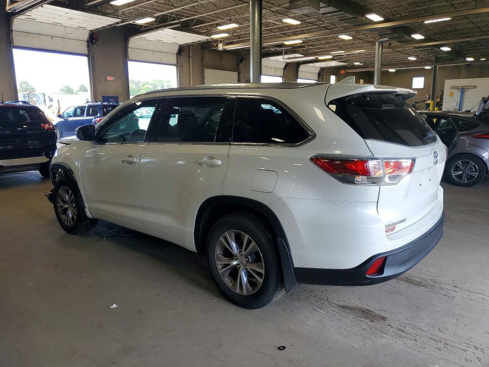 Photo 2 from auction – 2015 TOYOTA HIGHLANDER with VIN 5TDJKRFH7FS199957
