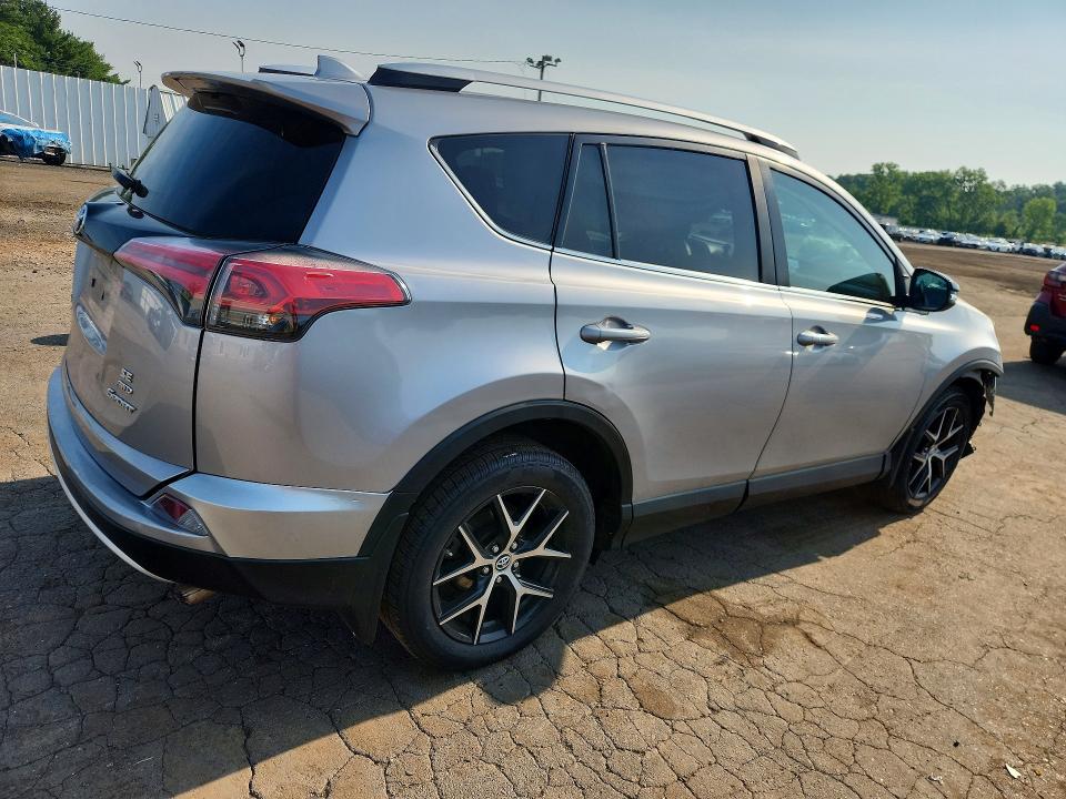 Photo 3 from auction – 2016 TOYOTA RAV4 with VIN 2T3JFREV4GW426761