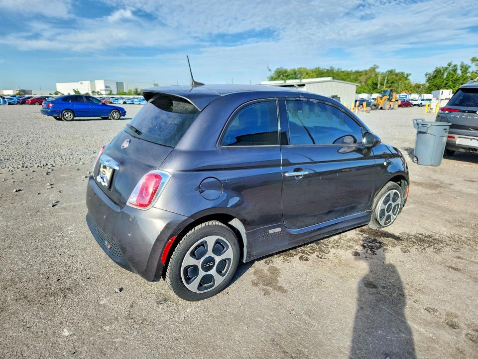 صورة رقم 3 من المزاد - 2017 FIAT 500 مع VIN 3C3CFFGE7HT699369