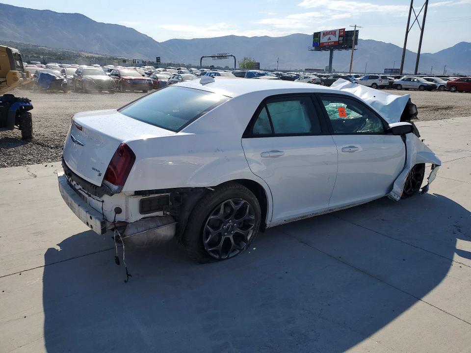 Снимка 3 от търг – 2018 CHRYSLER 300 с VIN 2C3CCAGG9JH267183