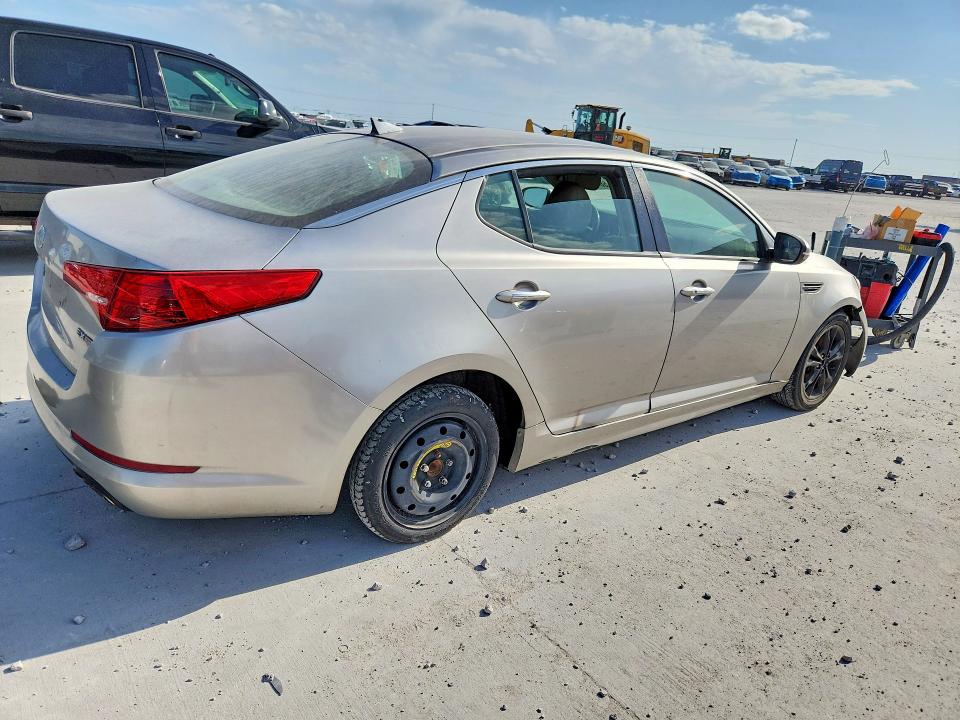 Photo 3 from auction – 2012 KIA OPTIMA with VIN 5XXGN4A74CG051409