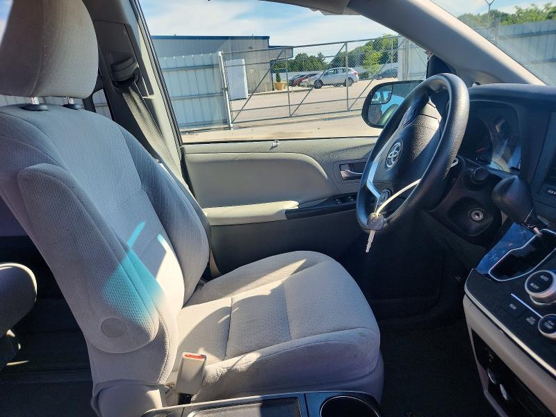 Photo 7 from auction – 2017 TOYOTA SIENNA with VIN 5TDKZ3DC7HS793939