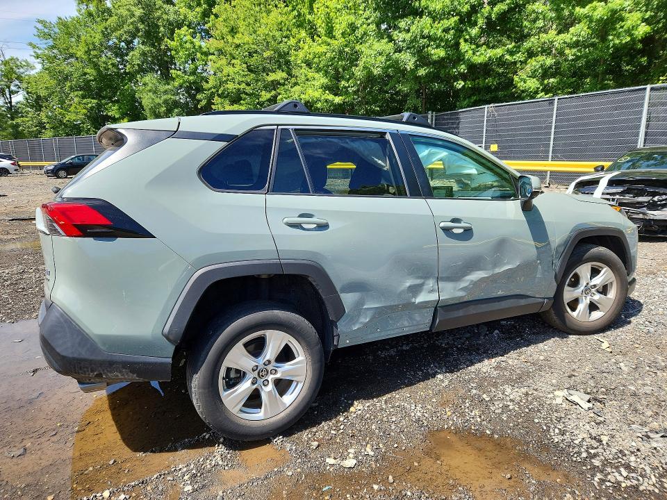 Photo 3 from auction – 2021 TOYOTA RAV4 with VIN 2T3P1RFV0MW228987
